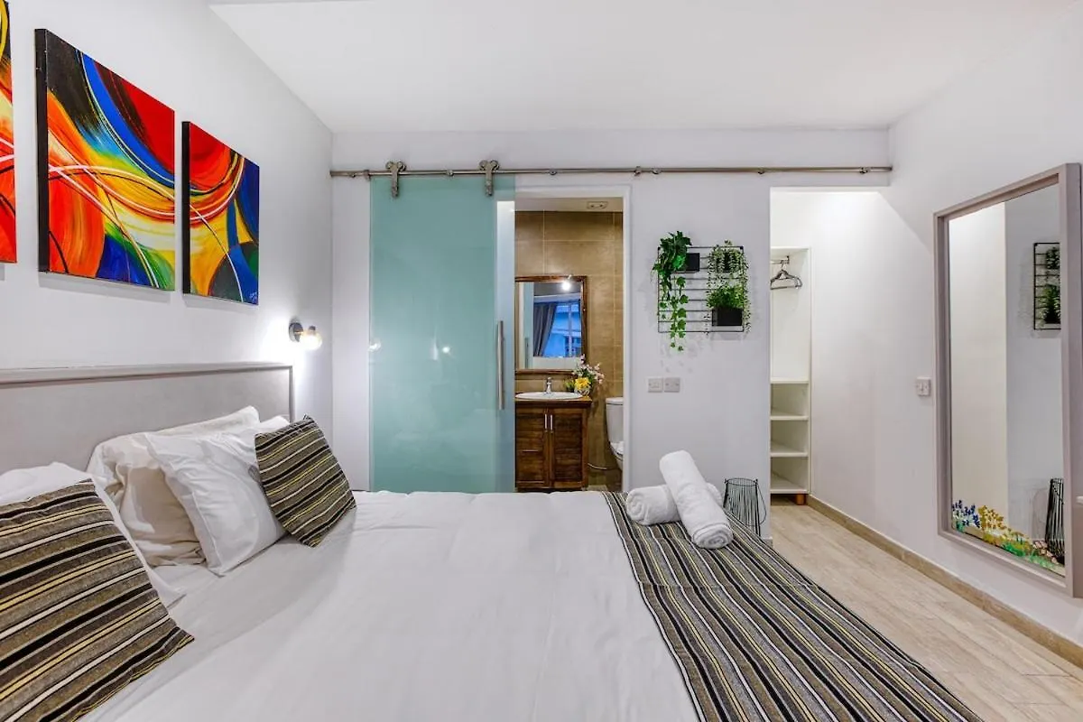Апартаменты Stylish 1Bedroom Studio In The Heart Of St Julians 201 Сент Джулианс